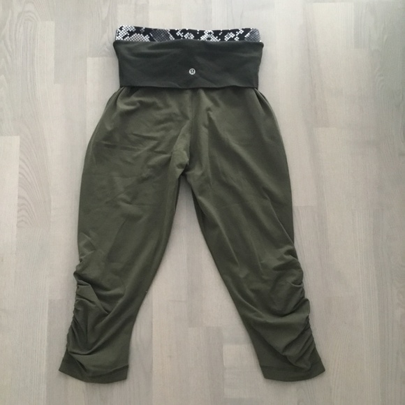 Lululemon Hight Waist (low convertible) Olive / Army Green Jogger Capri Pants - Picture 5 of 10